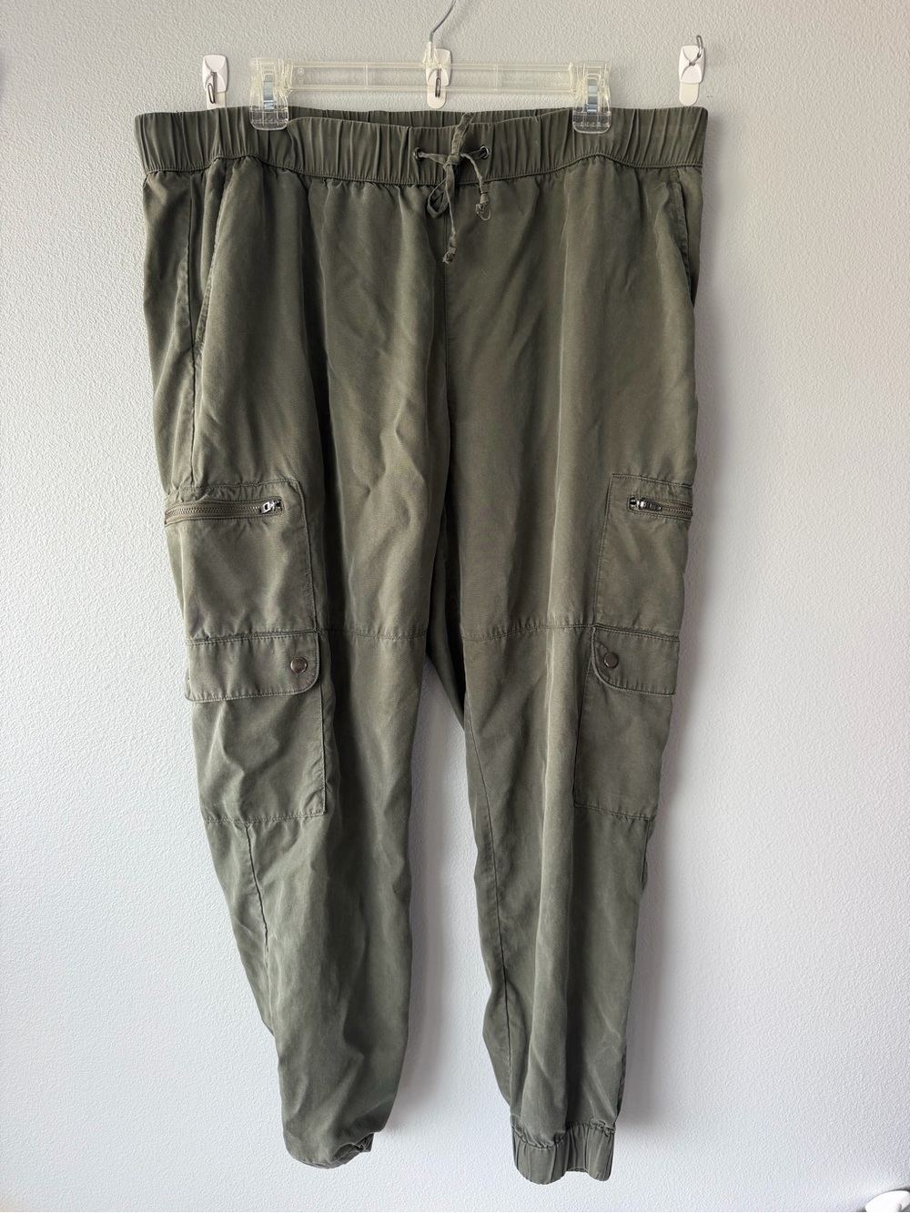 Banana Republic Factory green cargo 100% lyocell jogger pants Women’s size XL